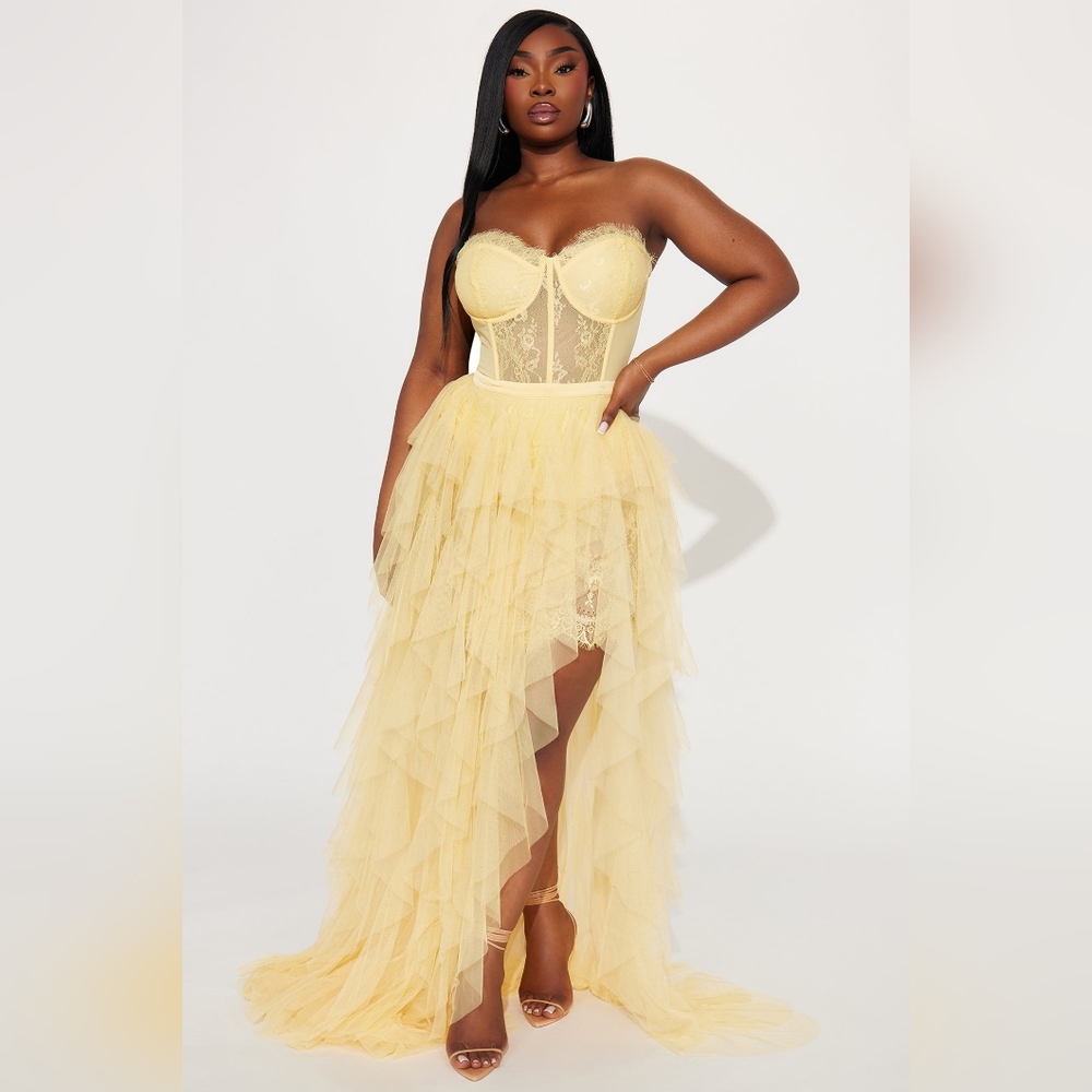Elegant Yellow Strapless Tulle Dress W/Lace Bodice